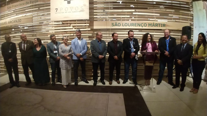 PREFEITO PARTICIPA DO LANÇAMENTO DA EXPOSIÇÃO “7 POVOS: RETRATOS DE UM TERRITÓRIO”